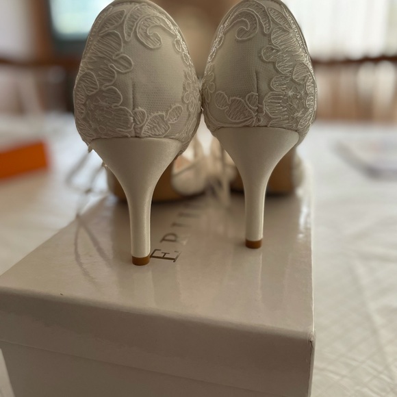 Size 7 lace wedding shoes - Picture 3 of 4